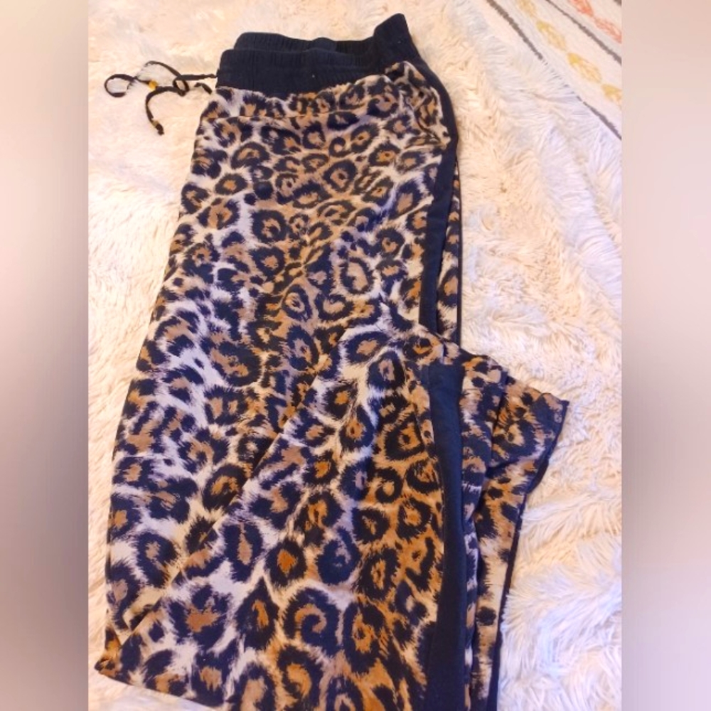 Plus size, animal print, cotton joggers. Like-new! SIZE 2X